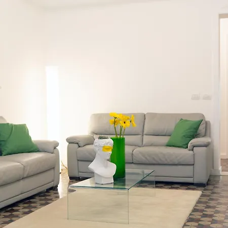 Ottanta5 Private 4* Mesina